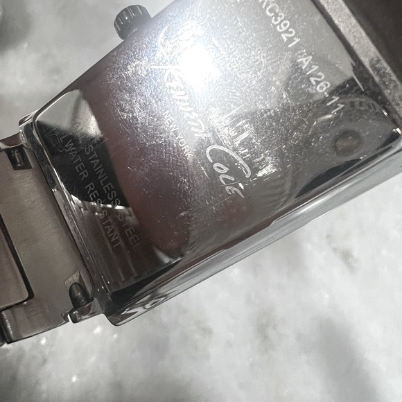 Kenneth Cole watch - Picture 2 of 4